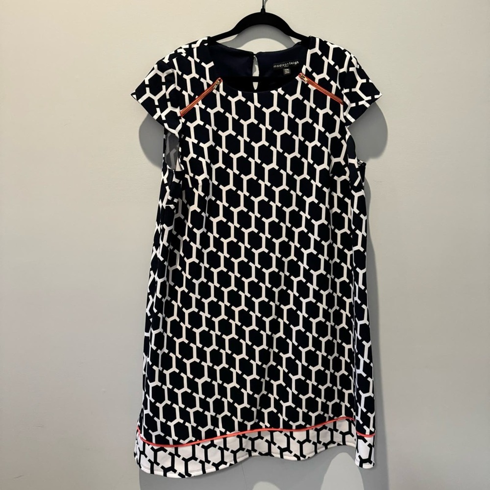 Madison Leigh Cap Sleeve Dress | Geometric Design | 20W - Picture 2 of 7